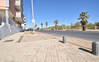 Außenansicht von Wohnung zum verkauf in Isla Cristina mit Terrasse und Balkon