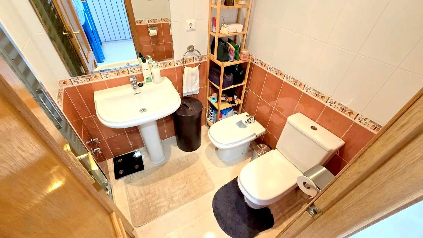 Badezimmer von Maisonette zum Verkauf in Gandia mit Klimaanlage, Terrasse und Abstellraum