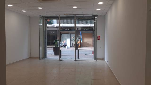 Local comercial en Alquiler en Les Roquetes