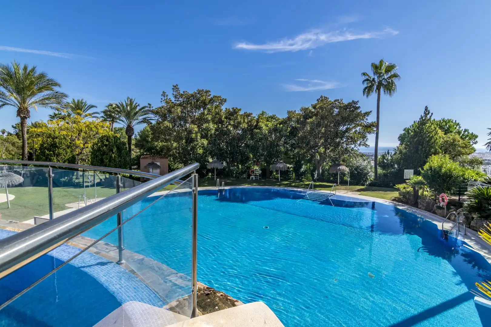 Penthouse with terrace for sale in Nueva Andalucía, imagen 27