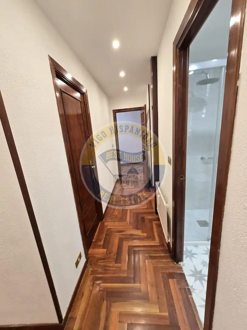 Piso de alquiler en Vigo  con Calefacción, Parquet y Balcón
