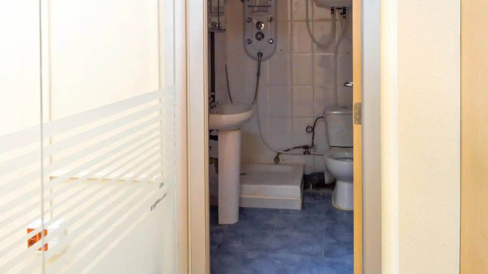 Bathroom of Office for sale in Reocín