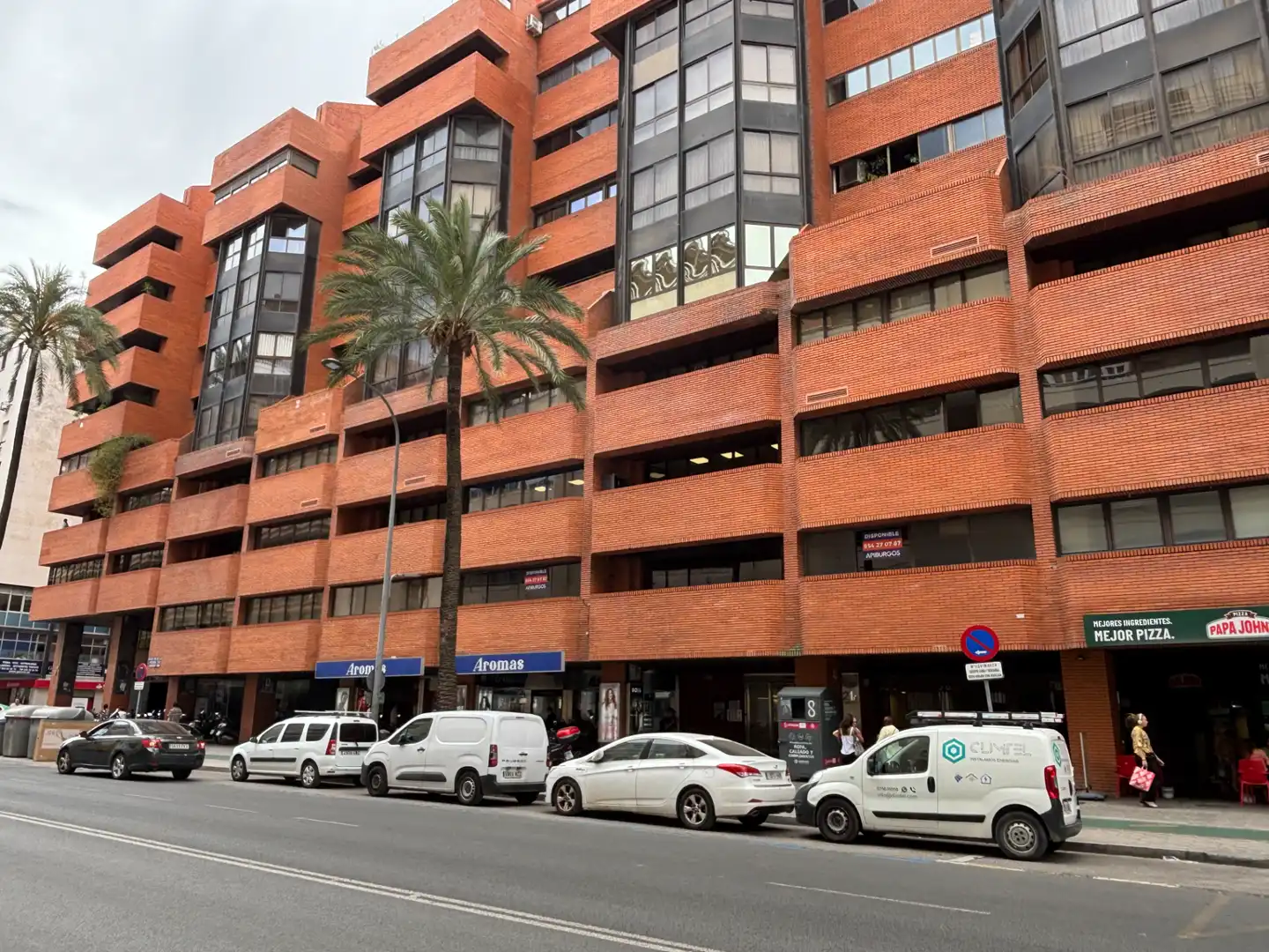 Vista exterior de Oficina de lloguer en Sevilla amb Aire condicionat, Calefacció i Terrassa