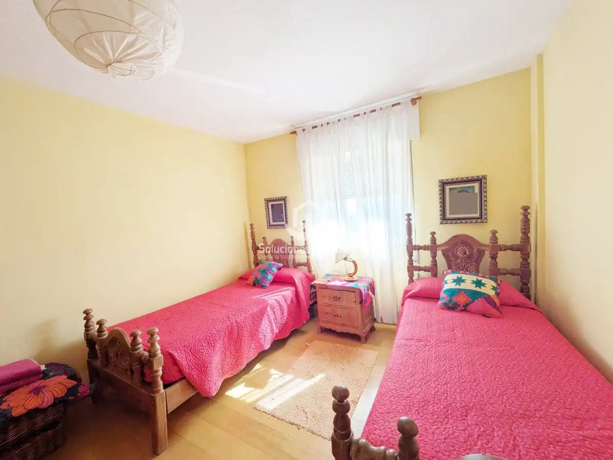 Dormitori de Casa o xalet en venda en Jaén amb Aire condicionat, Terrassa i Traster