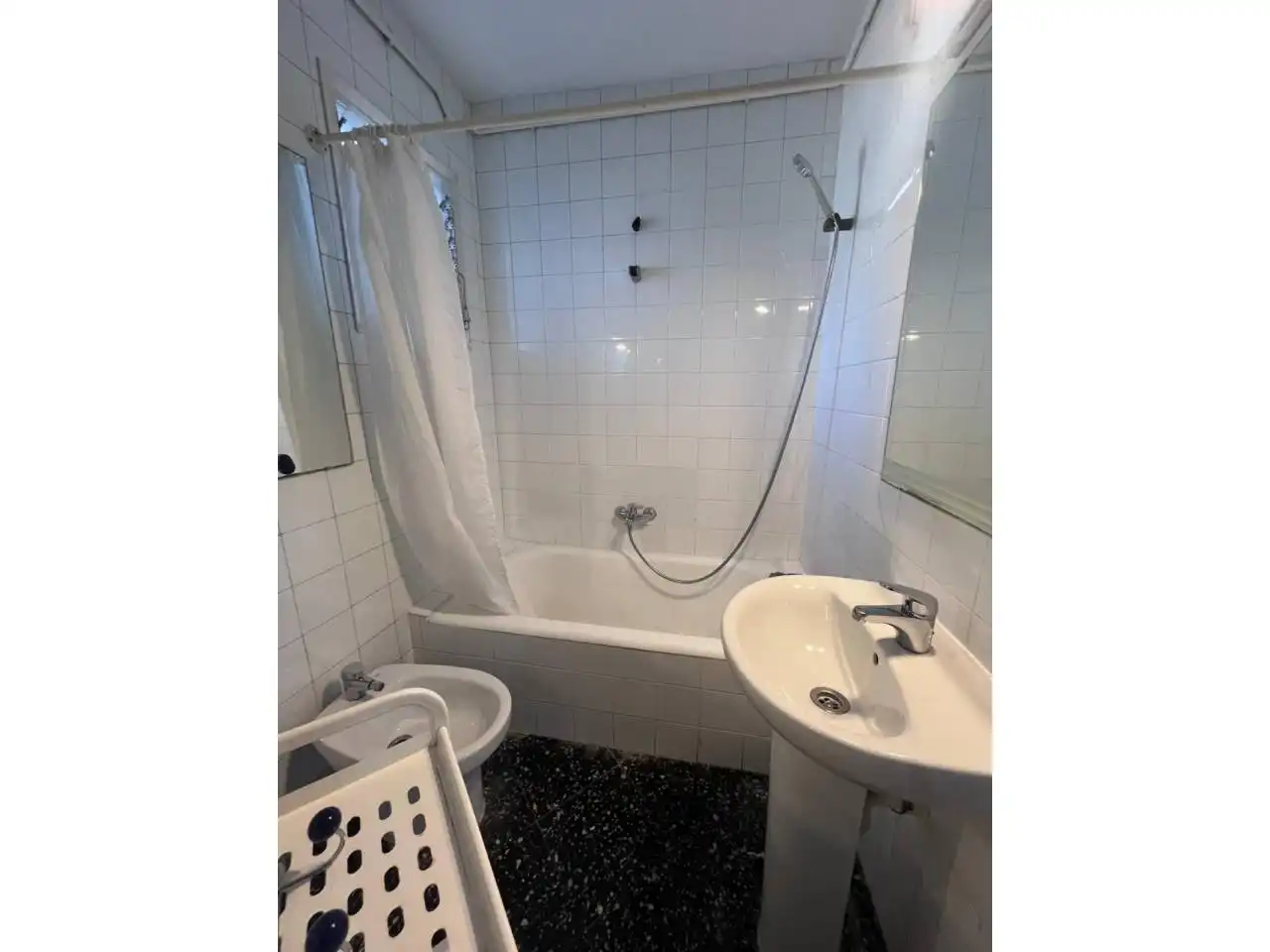 Bathroom of Flat for rent in Girona  with Heating and Furnished