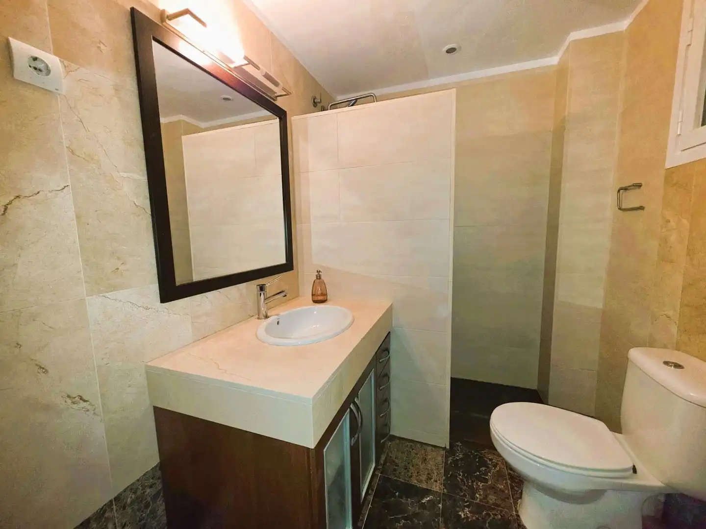 Baño de Piso en venta en Sitges con Aire acondicionado, Calefacción y Jardín privado