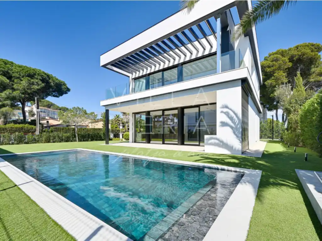 Casa amb piscina en venda a Calle Pedraforca, imagen 4
