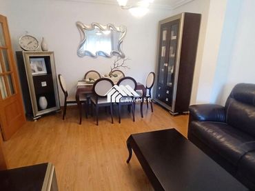 Piso con balcón en venta en Calle del Águila