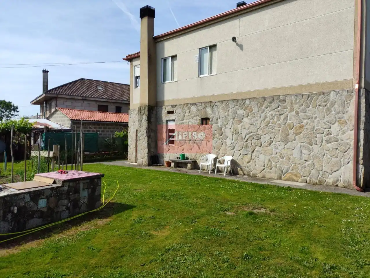 Vista exterior de Casa o xalet en venda en Ourense Capital  amb Calefacció, Jardí privat i Traster