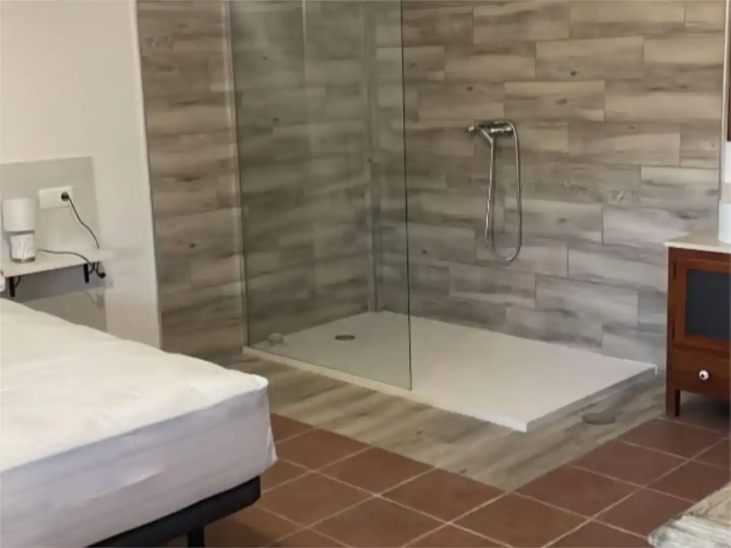 Badezimmer von Country house zur Miete in Canillas de Aceituno mit Klimaanlage, Schwimmbad und Möbliert