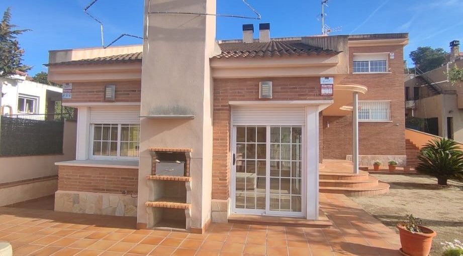 Vista exterior de Casa o chalet en venta en Vallirana con Calefacción, Jardín privado y Terraza