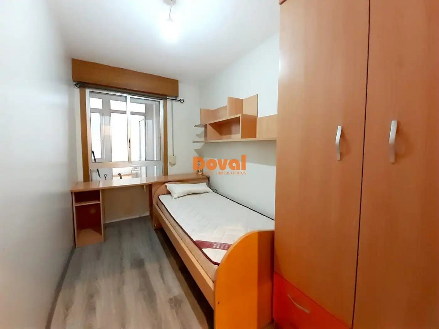 Habitación de Piso de alquiler en Vigo  con Calefacción, Amueblado y Balcón