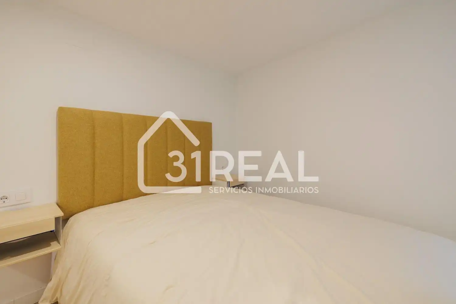 Habitación de Planta baja en venta en Madrid con Calefacción, Amueblado y Alarma