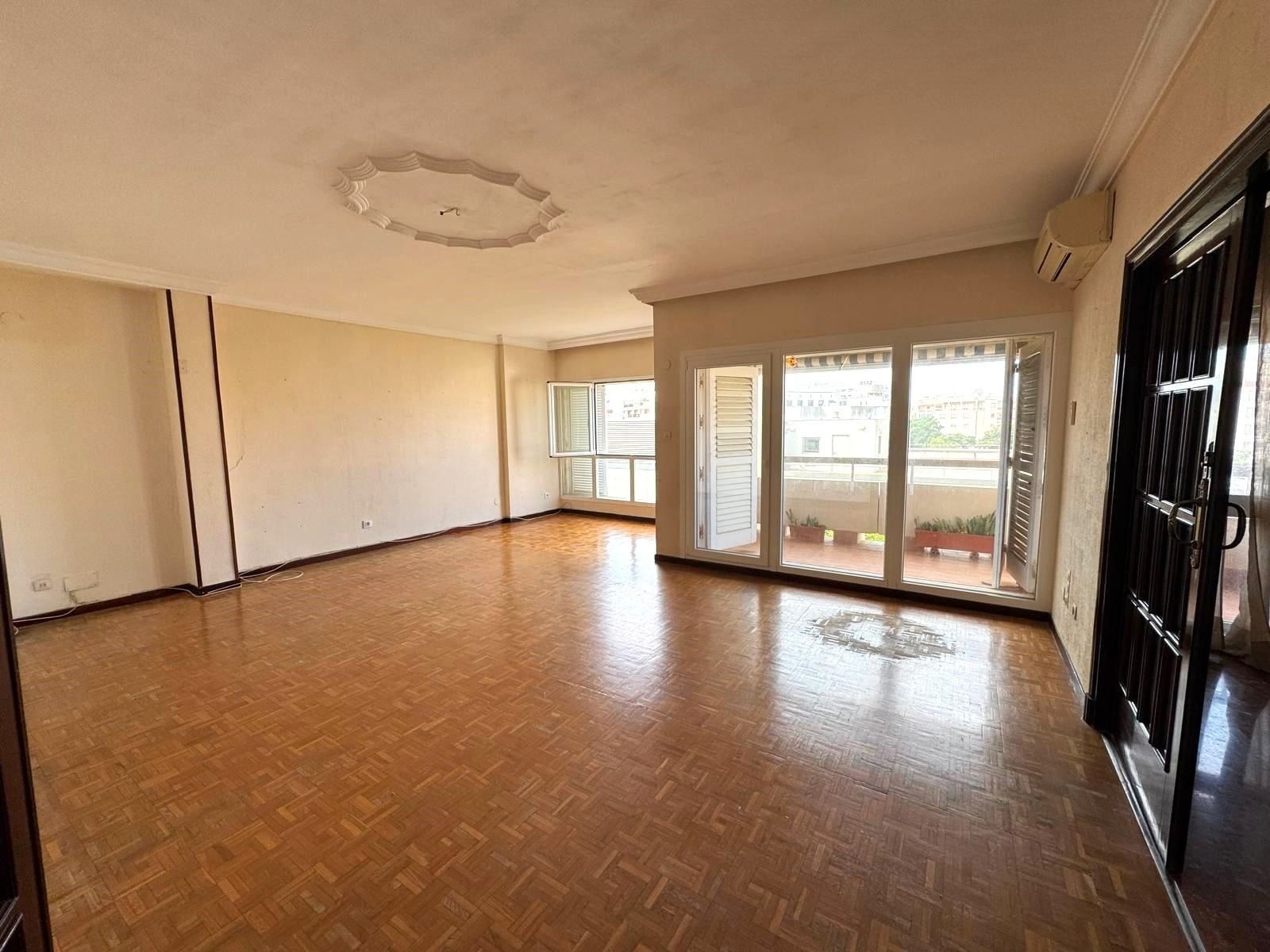 Living room of Flat for sale in  Cádiz Capital  with Parquet flooring and Terrace