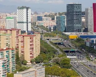 Vista exterior de Edifici en venda en L'Hospitalet de Llobregat