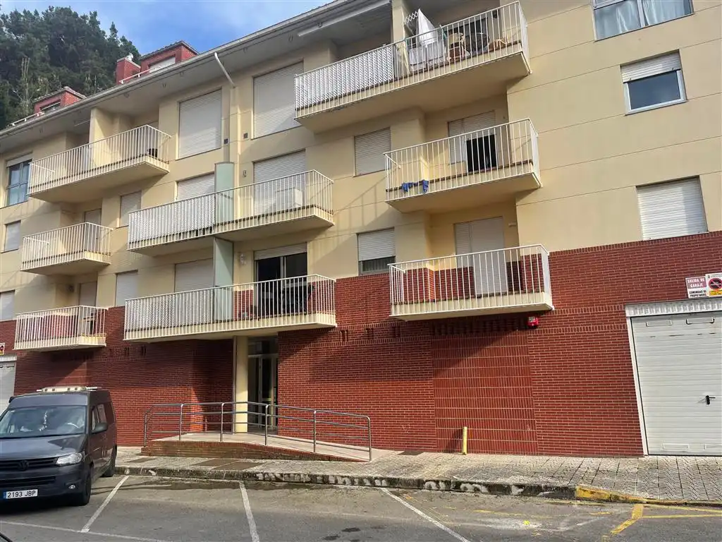Vista exterior de Pis en venda en San Vicente de la Barquera amb Calefacció, Terrassa i Traster