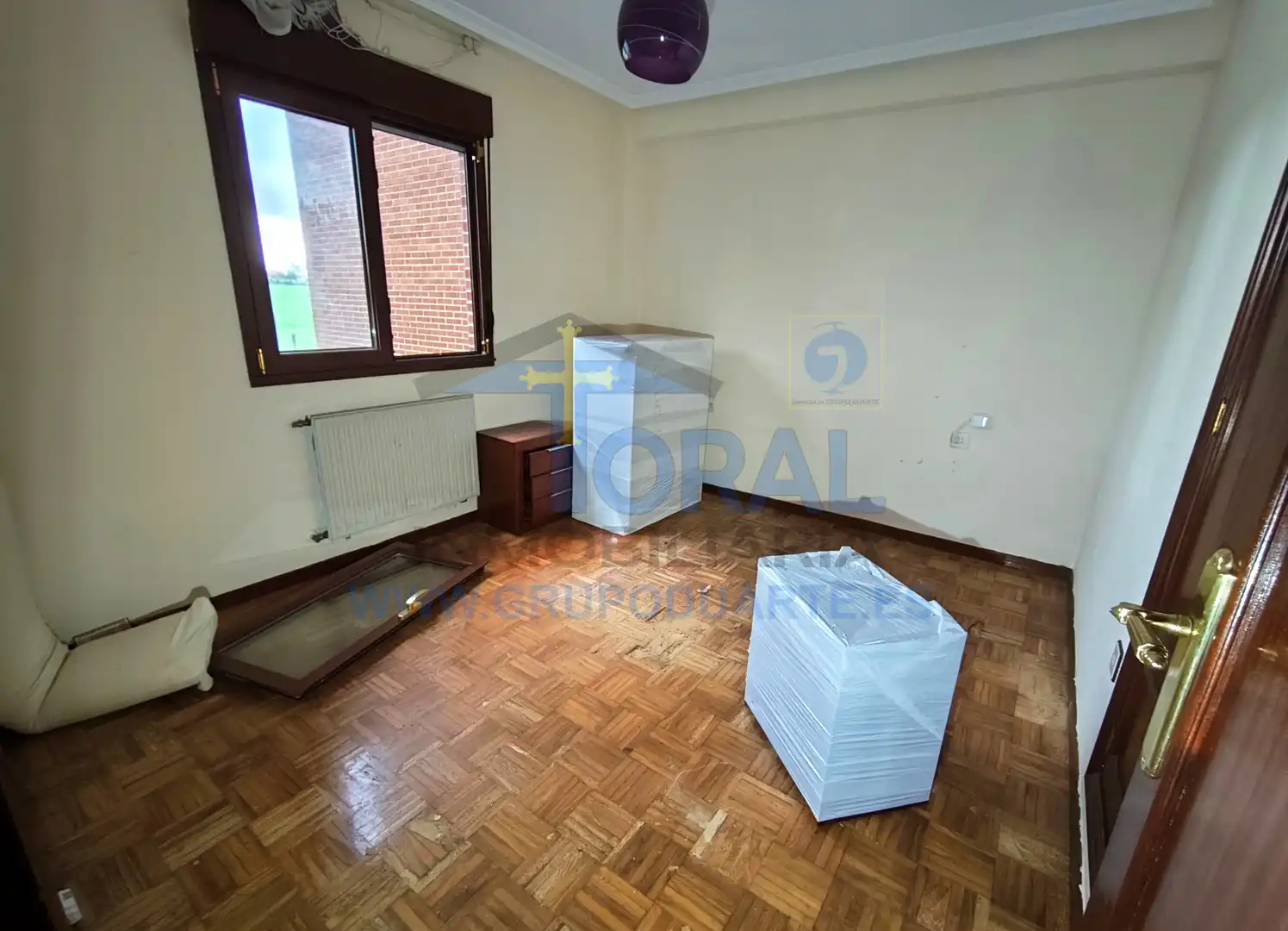 Habitación de Piso en venta en Gijón  con Parquet, Trastero y Amueblado