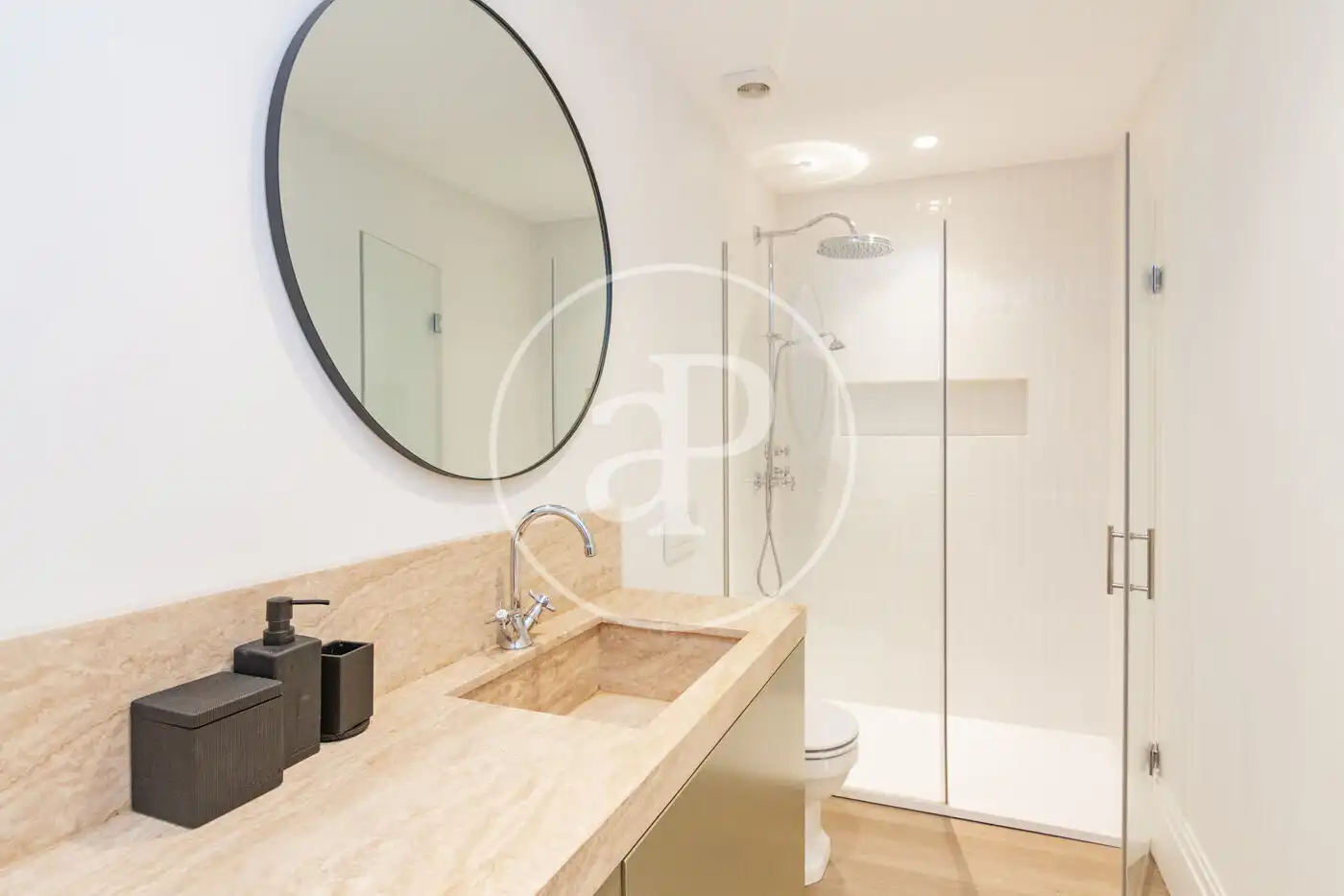 Badezimmer von Wohnung zum Verkauf in Madrid mit Klimaanlage, Heizung und Balkon