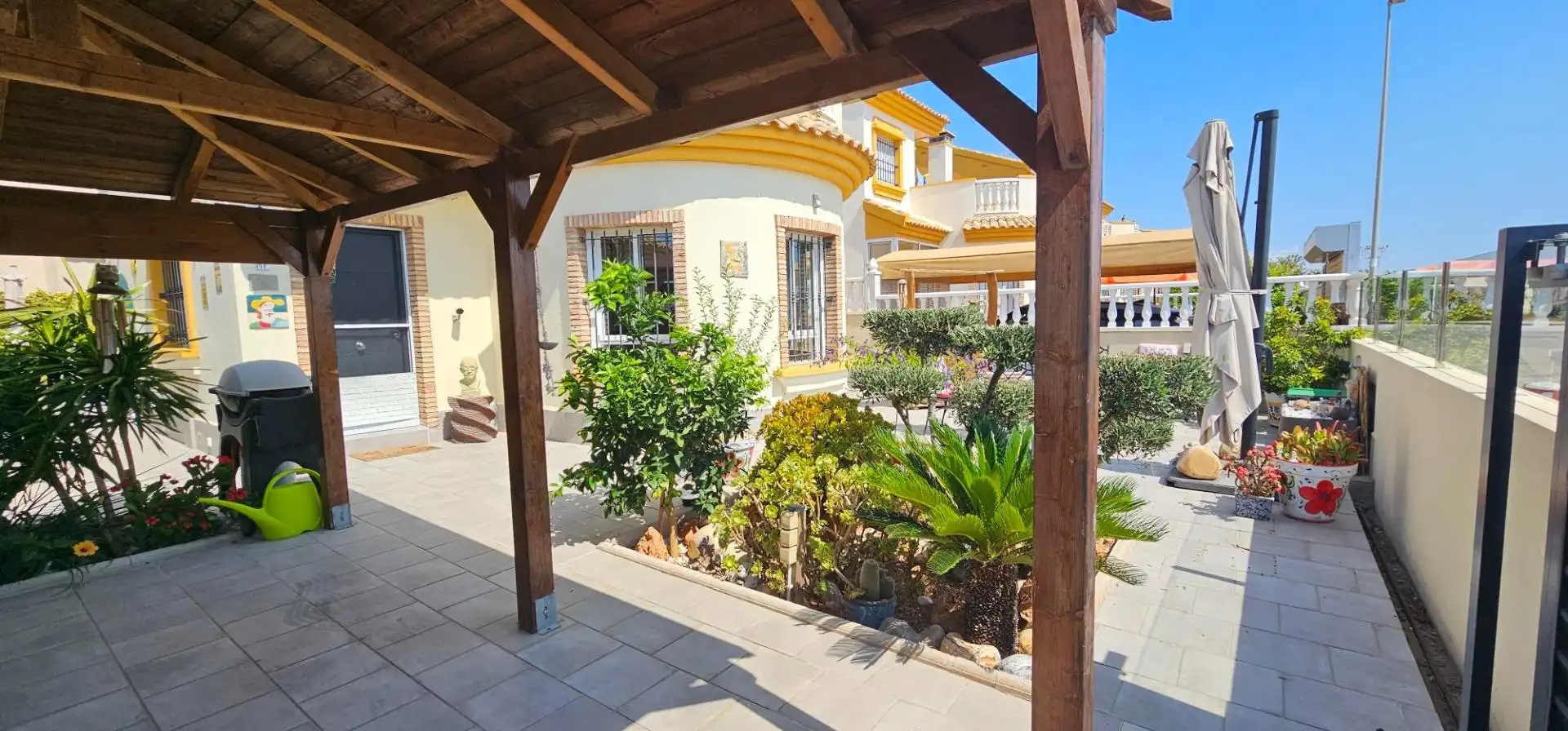 Terrassa de Casa o xalet en venda en El Raso