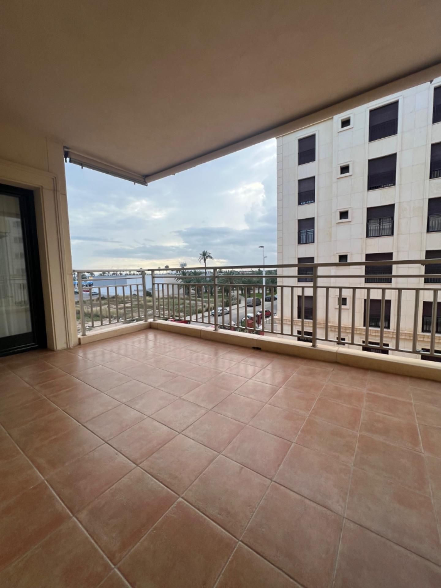 Pis de lloguer a Calle gaus, El Raval - Portes Encarnades