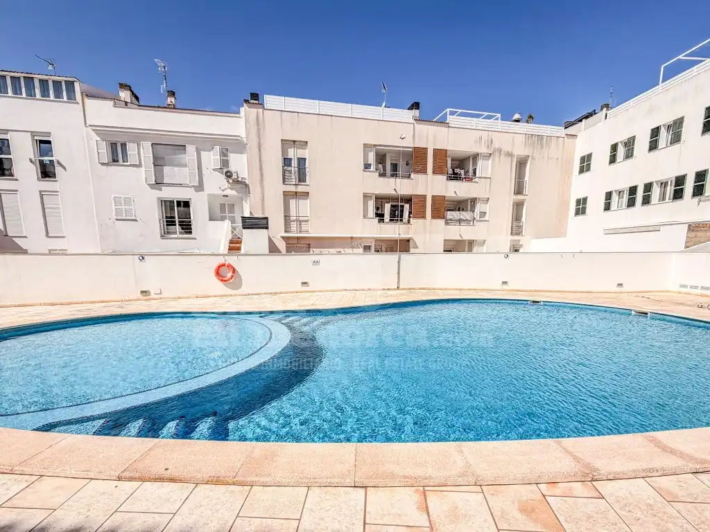 Piscina de Planta baixa en venda en Ciutadella de Menorca amb Piscina comunitària