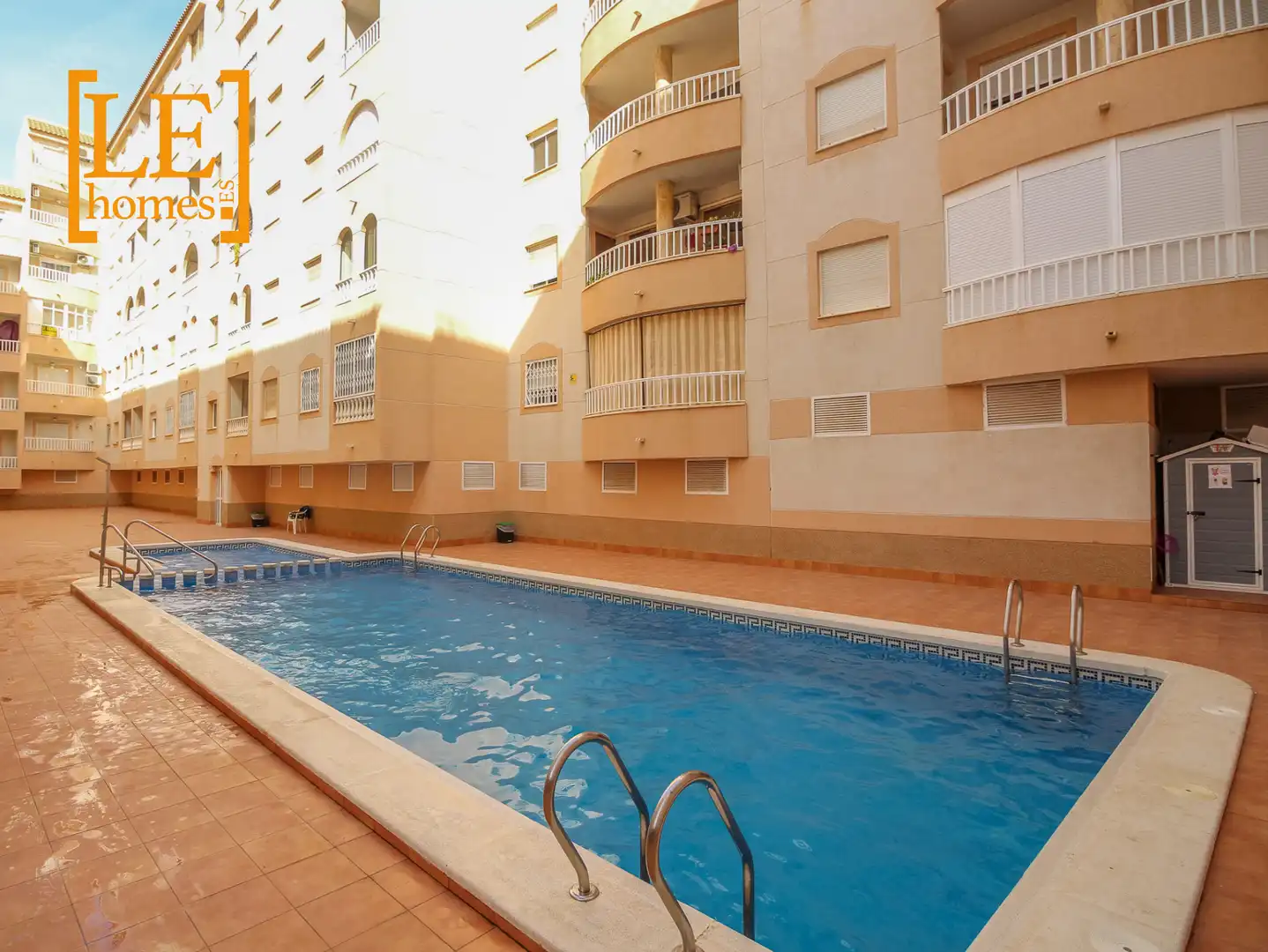 Piscina de Apartament en venda en Torrevieja amb Aire condicionat, Calefacció i Moblat