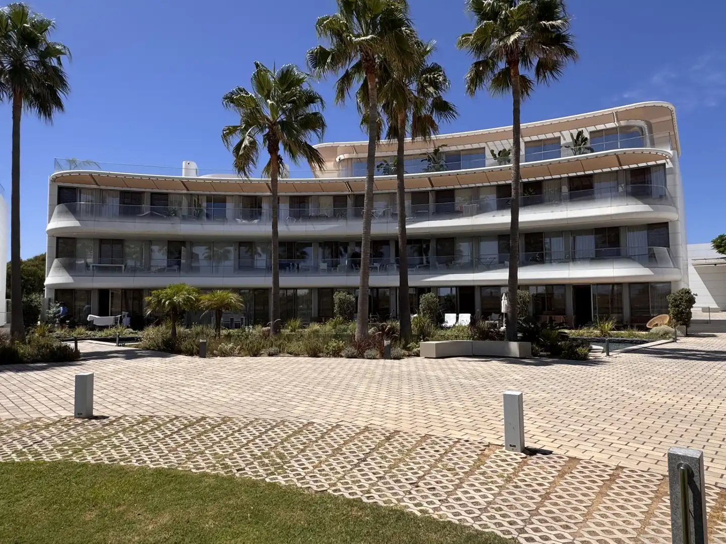 Vista exterior de Planta baja en venta en Estepona con Aire acondicionado, Terraza y Piscina