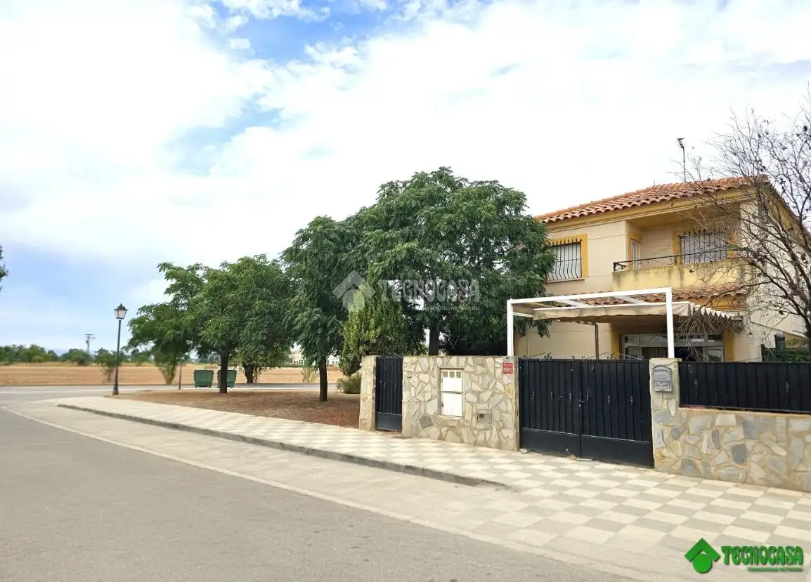Casa adosada en venta en Pedanías - Extrarradio