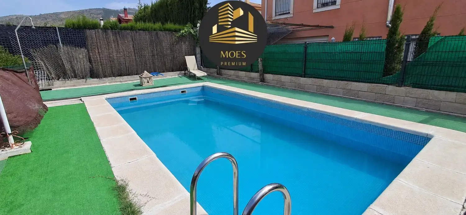 Casa con terraza en venta en La Guardia de Jaén