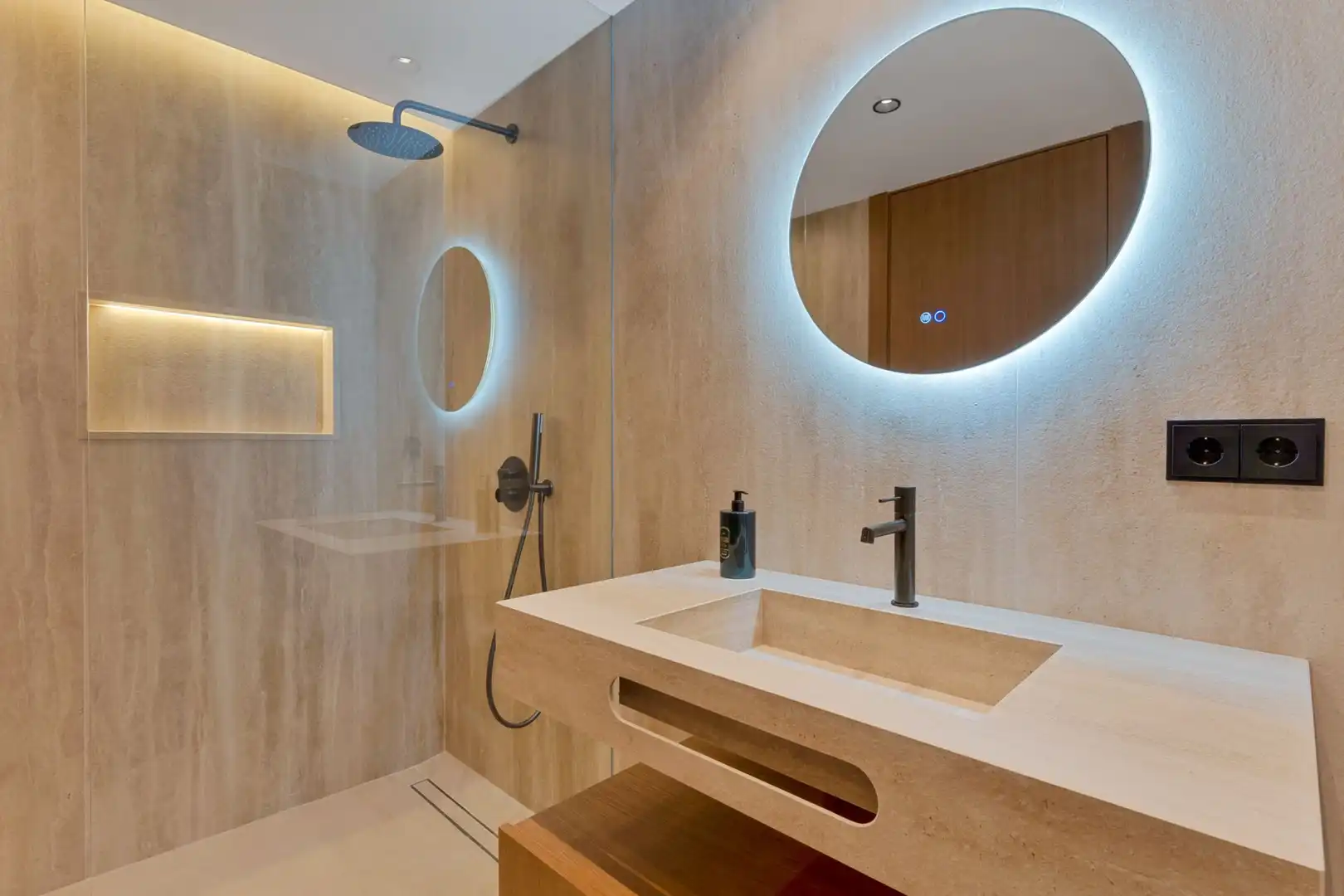 Bathroom of Apartments for sale in Marbella  with Air Conditioner, Terrace and Swimming Pool