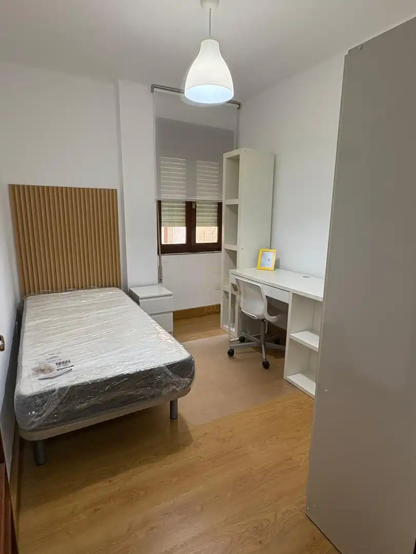 Bedroom of Flat for rent in Santander  with Heating
