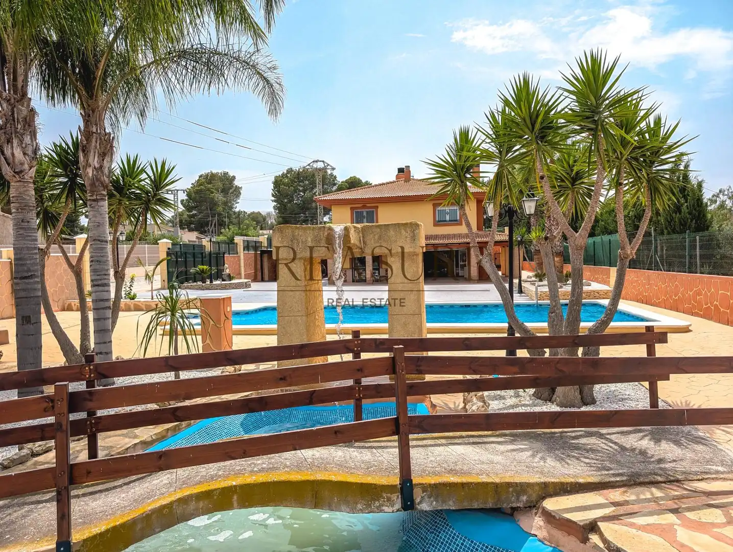 Vista exterior de Casa o chalet en venta en Molina de Segura con Trastero, Piscina y Amueblado
