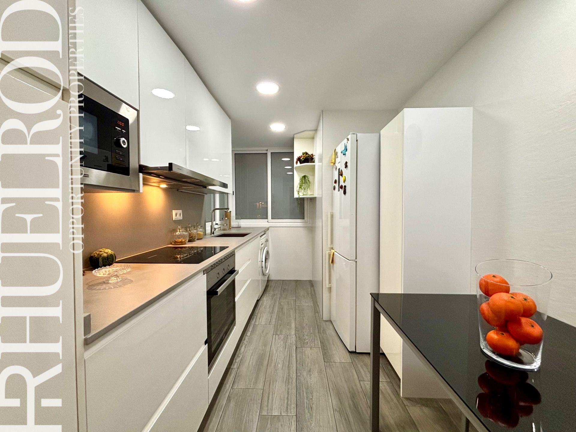 Cuina de Pis en venda en Badalona amb Calefacció, Parquet i Moblat