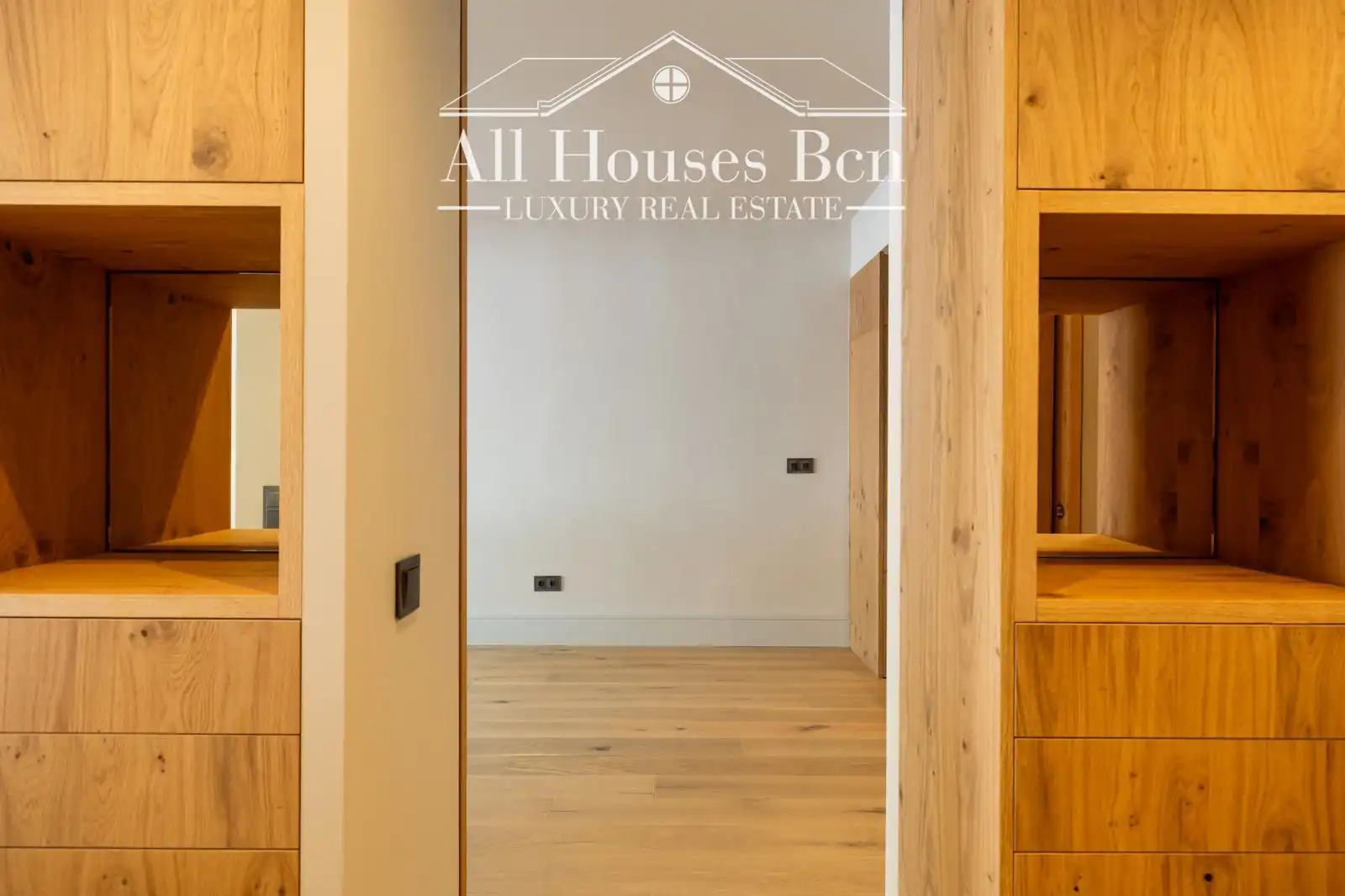Flat for sale in Barcelona  with Air Conditioner, Heating and Parquet flooring
