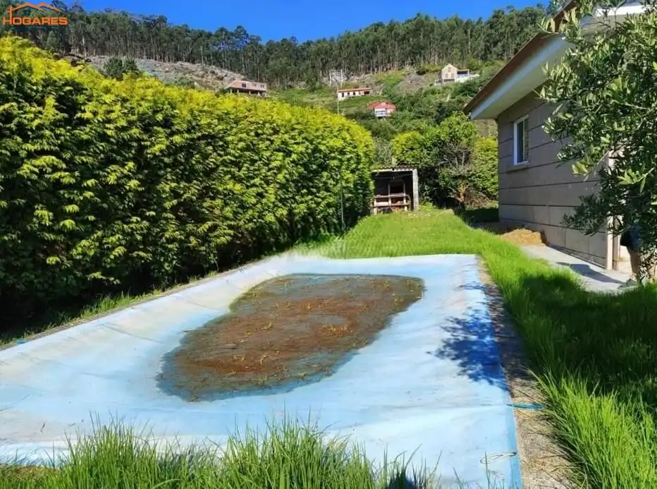 Jardí de Casa o xalet en venda en Cangas  amb Piscina