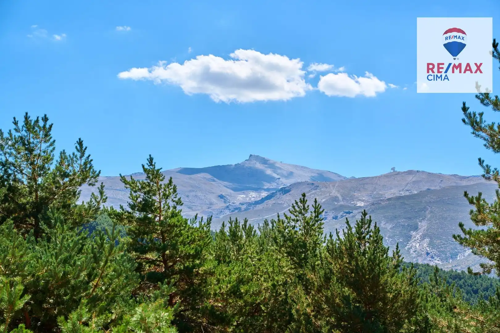 Vista exterior de Casa o xalet en venda en Sierra Nevada amb Calefacció i Moblat