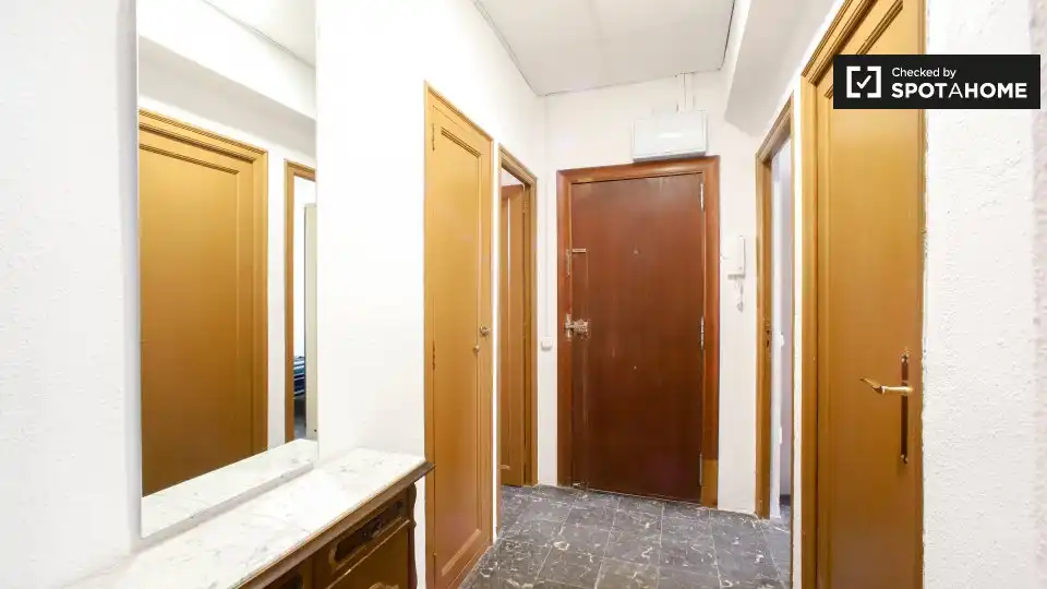 Flat for rent in Valencia  with Air Conditioner, Heating and Furnished