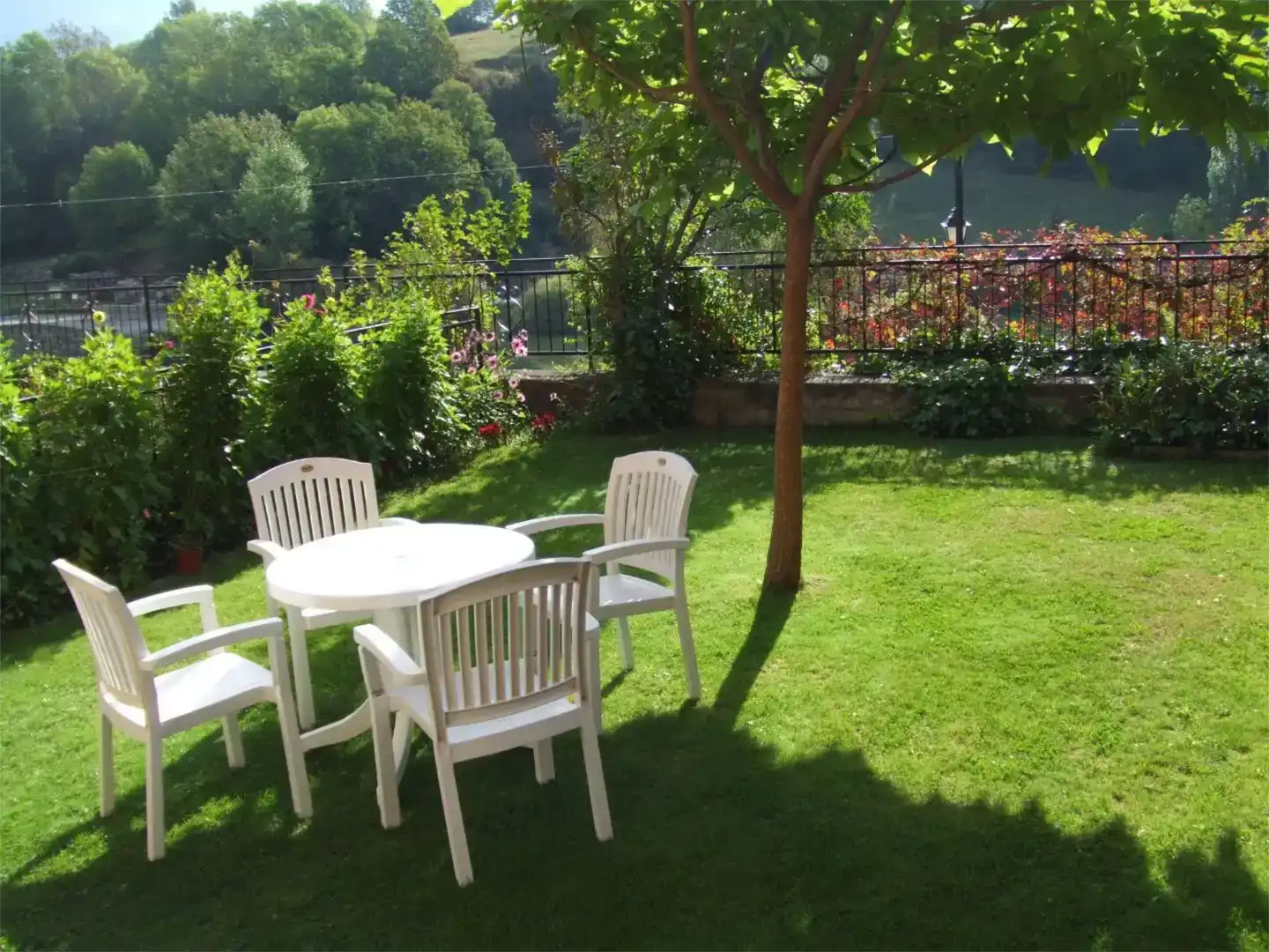Terrasse von Wohnungen zur Miete in Sahún mit Privatgarten, Parkett und Möbliert