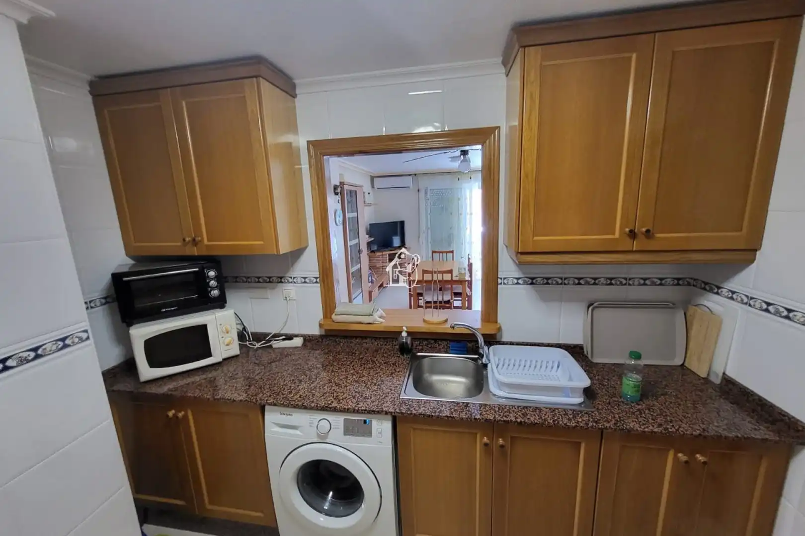 Cuina de Apartament de lloguer en Torrevieja amb Aire condicionat, Terrassa i Moblat