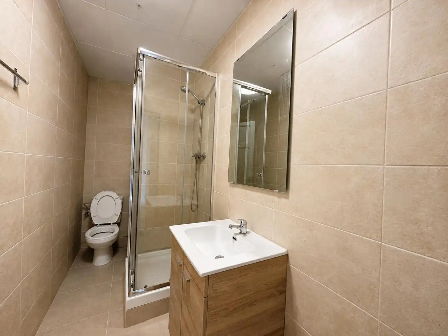 Baño de Piso de alquiler en L'Hospitalet de Llobregat con Amueblado