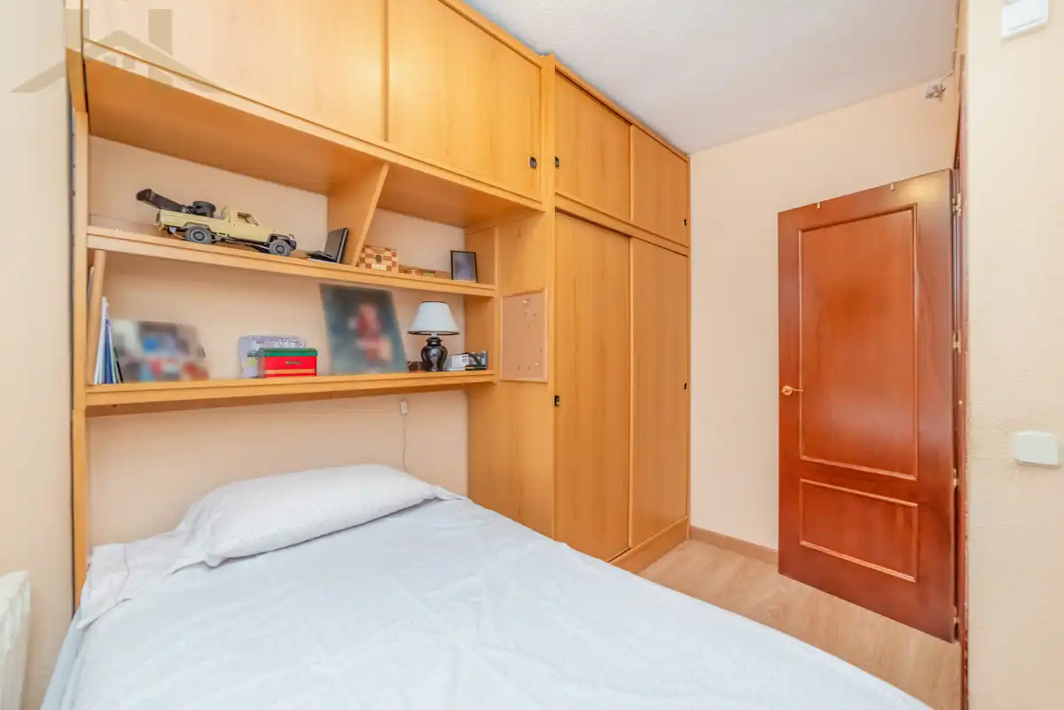 Bedroom of Flat for sale in Fuenlabrada  with Air Conditioner, Heating and Furnished