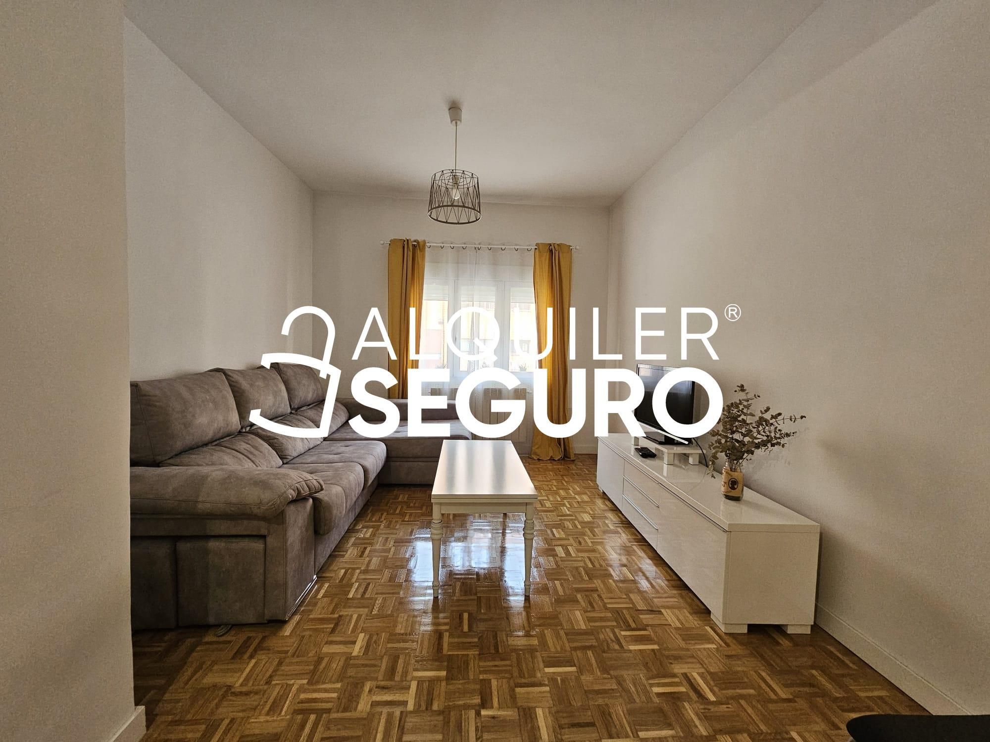 Sala d'estar de Pis de lloguer en  Madrid Capital amb Calefacció i Moblat