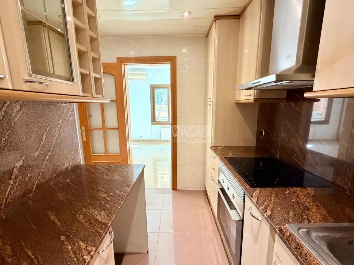 Cuina de Pis en venda en Barcelona amb Aire condicionat i Calefacció