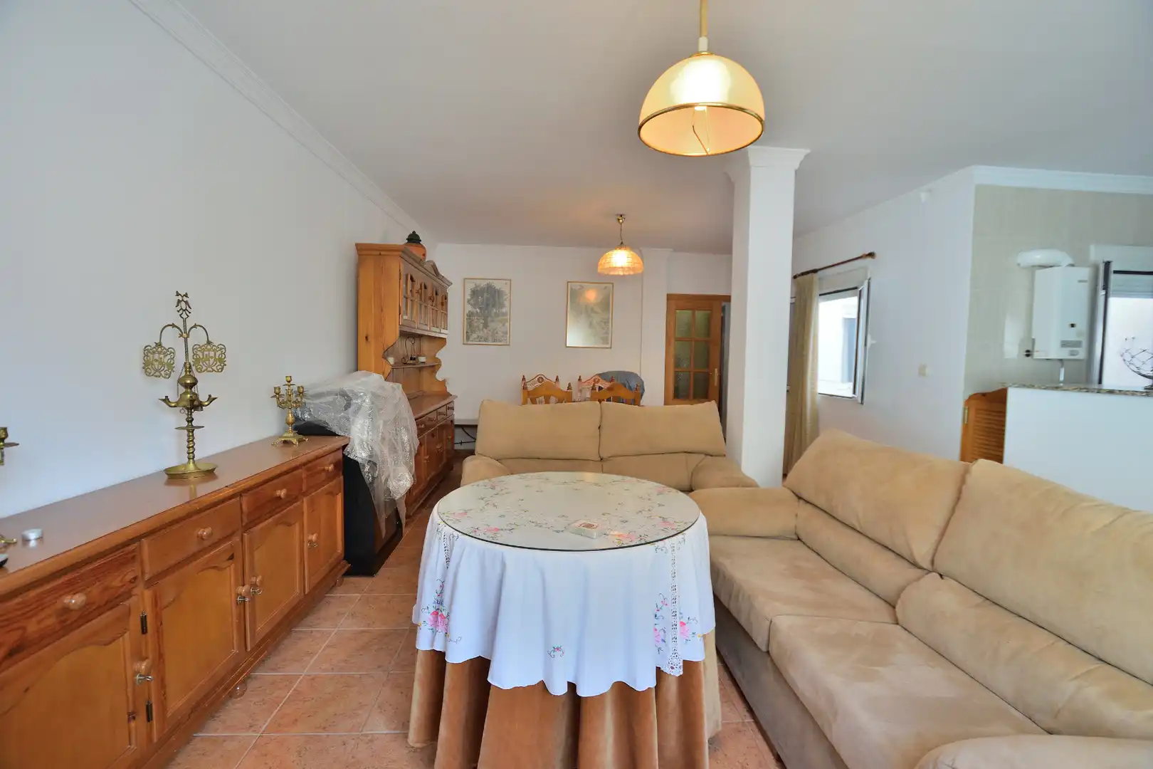 Sala d'estar de Pis en venda en Ronda amb Terrassa i Balcó
