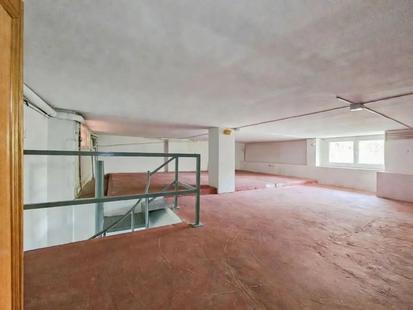 Ground floor for sale in Sabadell  with Heating and Storage room