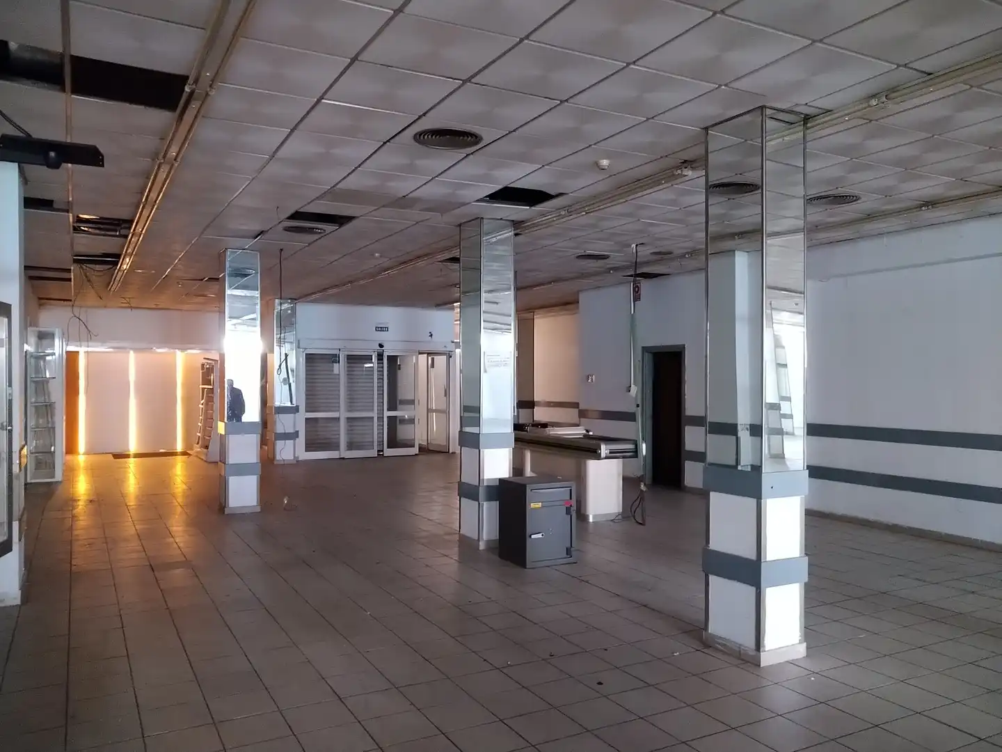 Business premises for sale in Juan de la Cierva, imagen 12