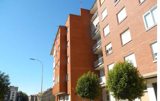 Piso en Venta en Avenida Campos Goticos 39, E 01 C, Palencia en San Juanillo