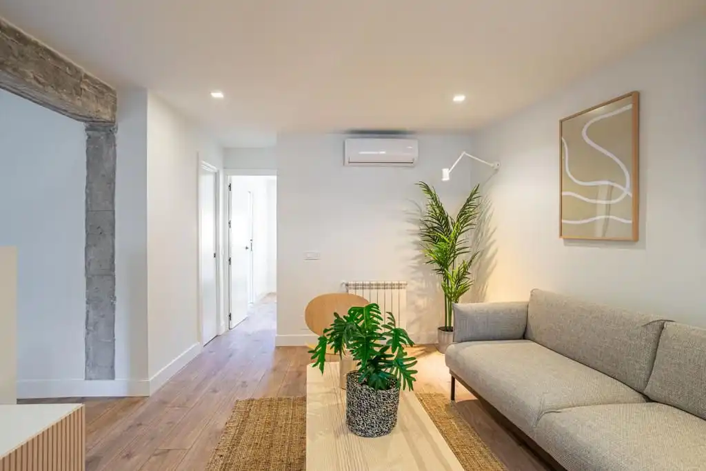 Room in Calle del Arroyo, 30, Valdeacederas