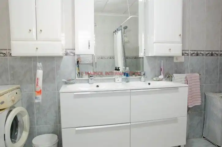 Bany de Casa o xalet en venda en Orihuela amb Aire condicionat, Terrassa i Moblat