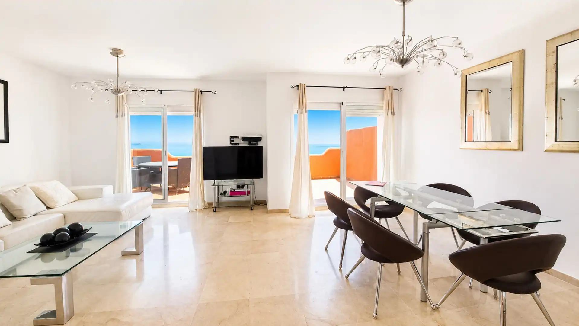 Sala de estar de Ático en venta en Casares con Aire acondicionado, Terraza y Piscina